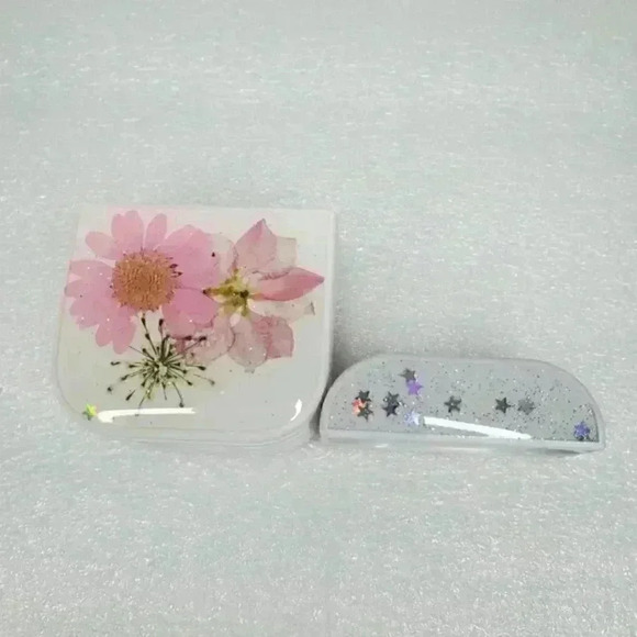 Real Flower AirPod Case 3 - Picture 4 of 6